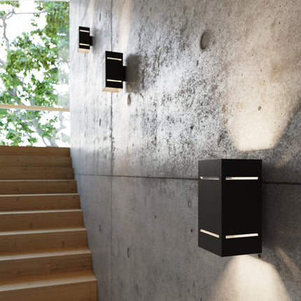 Applique Bloc Minimaliste en Aluminium Noir, détail sur l'aluminium mat