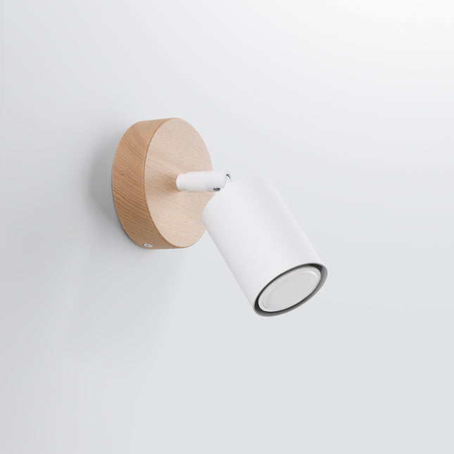 Applique bois et métal blanc avec spot LED allumé, ambiance tamisée