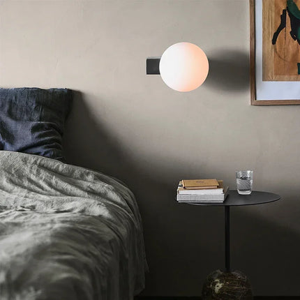 Applique murale bulle diffusant une lumière douce et homogène