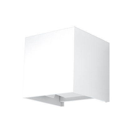 Applique carrée blanche LED IP54, cube compact sur fond blanc