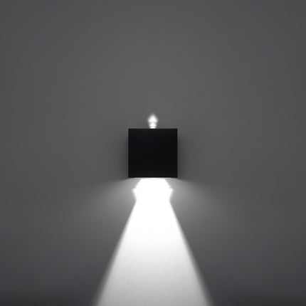 Réglage du faisceau et coupe interne de l'applique carrée LED IP54