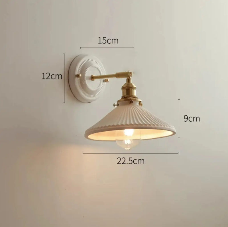 Dimensions Applique Murale en Céramique Nervurée et Laiton Orientable, Style Vintage