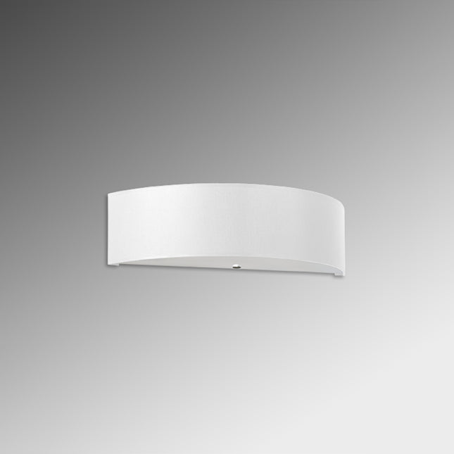 Applique murale Cercle Plein blanche en tissu, vue légèrement de côté sur fond clair.