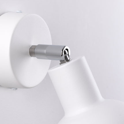 Applique Elba blanche, gros plan sur la base ronde de fixation murale