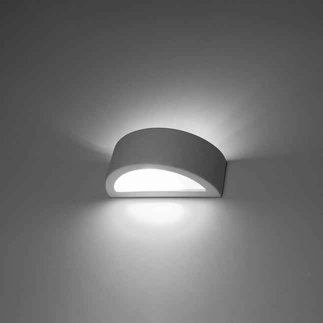 Applique Croissant céramique blanche 30 cm allumée diffusant une lumière haut et bas