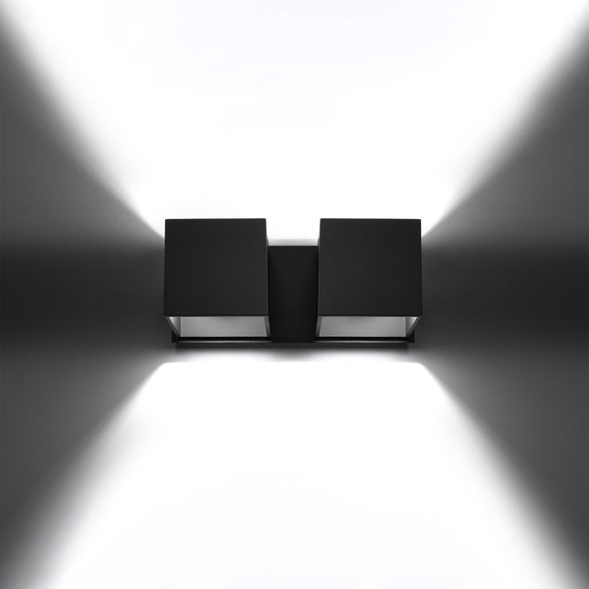 Applique Cube LED 2 feux noire allumée, faisceaux lumineux diffusés vers le haut et vers le bas