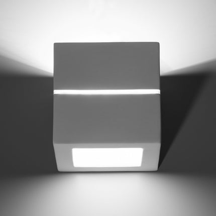 Applique murale Cube Ligne diffusant une lumière vers le haut et le bas