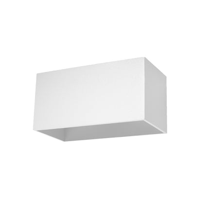 Applique murale cube MAXI blanche en aluminium sur fond blanc
