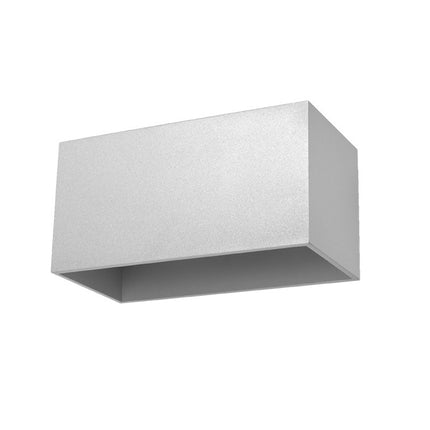 Applique murale cube MAXI grise en aluminium sur fond blanc