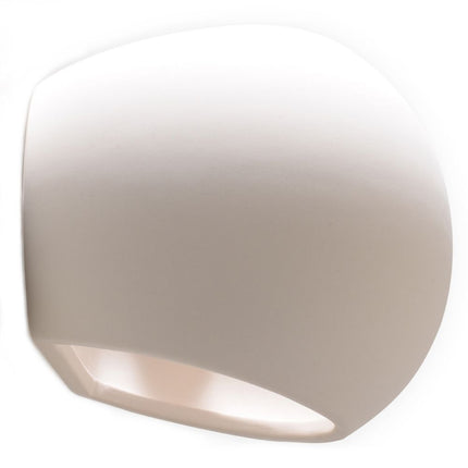 Applique murale globe en céramique blanche sur fond neutre
