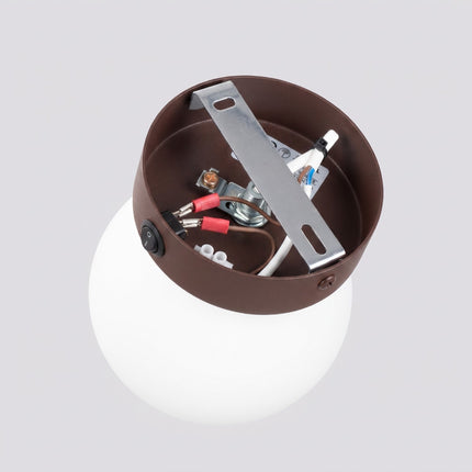 Applique Globe Solis marron, vue de détail du globe en verre opalin