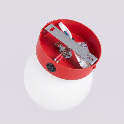 Applique Globe Solis rouge, packshot de trois quarts