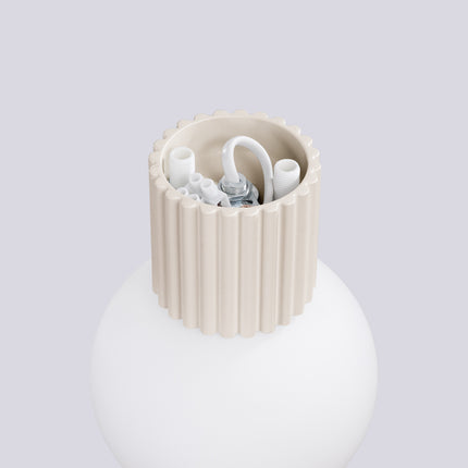 Vue arrière de la fixation murale et du câblage de l'applique Halo beige IP44