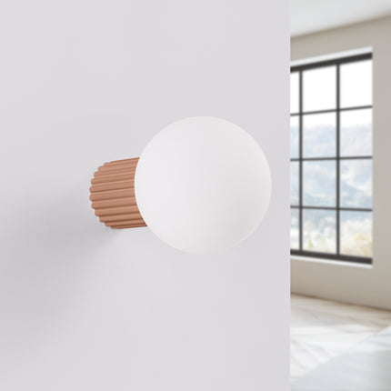 Applique Halo moka IP44 fixée au mur, vue de profil, luminaire design éteint