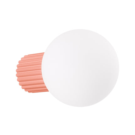 Applique murale Halo pêche IP44, globe opalin sur socle aluminium nervuré pêche