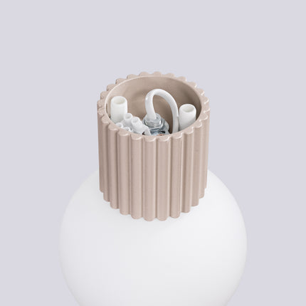 Vue arrière de la fixation murale et du câblage de l'applique Halo taupe IP44
