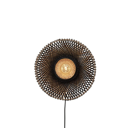 Packshot de l'applique murale Kalimantan en bambou tressé noir et naturel, 44 cm, sur fond blanc
