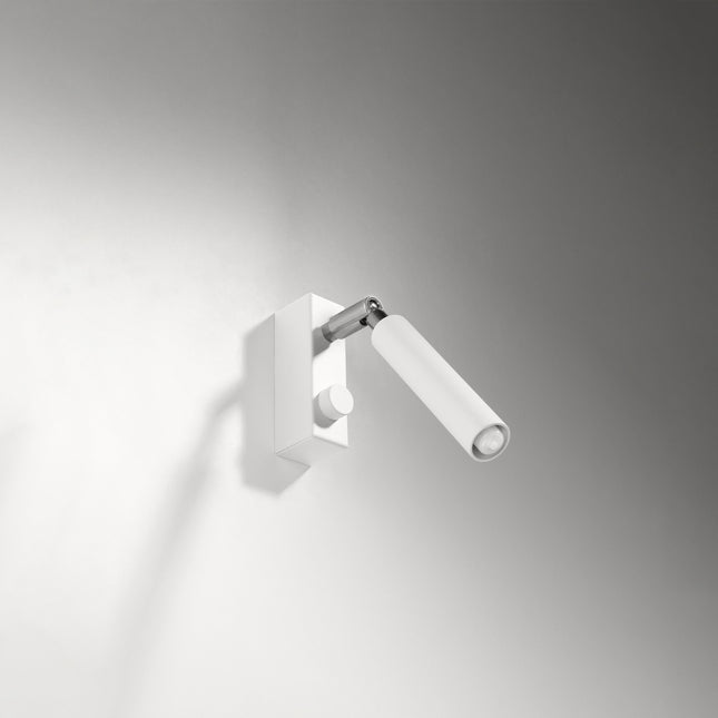 Applique liseuse murale orientable en acier blanc avec tete pivotante et articulation chromee