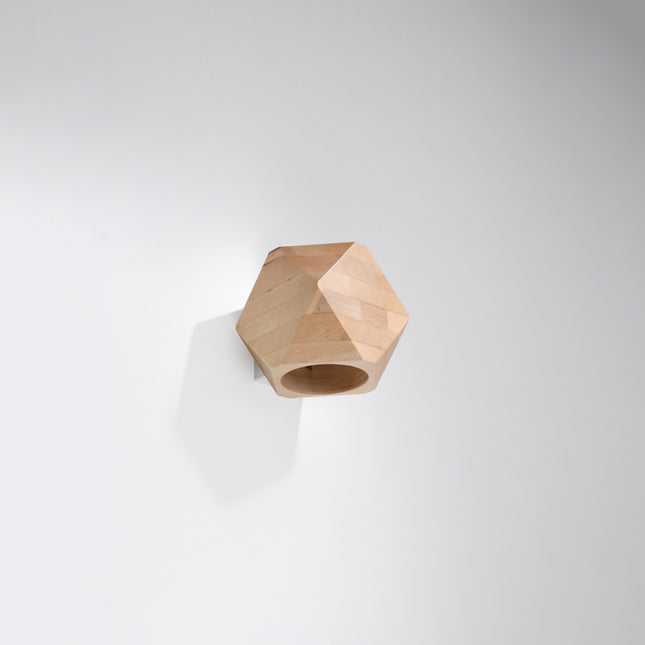 Applique Multi-Facettes bois naturel fixée au mur, design géométrique à facettes, style scandinave