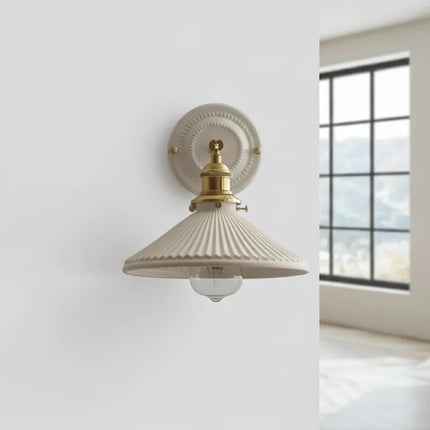 Applique murale en céramique orientable avec bras en laiton, style vintage