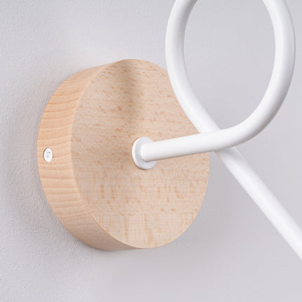applique murale à bras bouclé en bois et métal blanc, mécanisme de montage