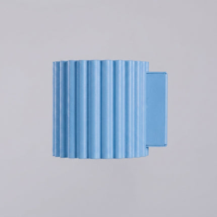 Applique murale Aura bleu azur, packshot de trois quarts