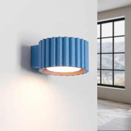 Applique Murale Aura Aluminium Cannelé Bleu Azur (GX53), lumière allumée
