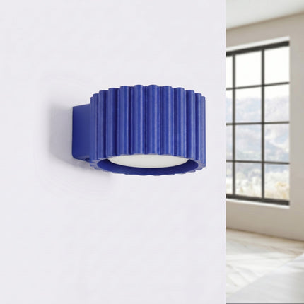 Applique Murale Aura Aluminium Cannelé Bleu Outremer (GX53), vue en situation