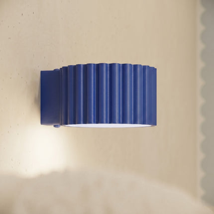 Applique Murale Aura Aluminium Cannelé Bleu Outremer (GX53), mise en situation 3