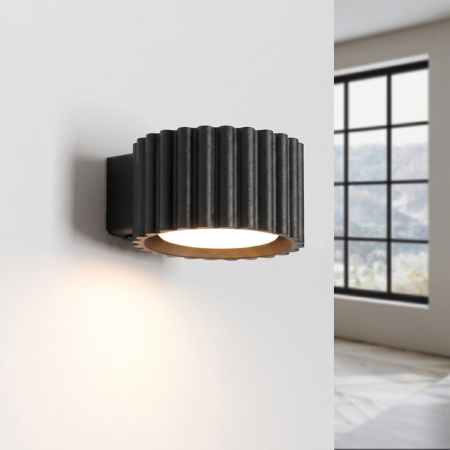 Applique Murale Aura Aluminium Cannelé Noir (GX53), lumière allumée