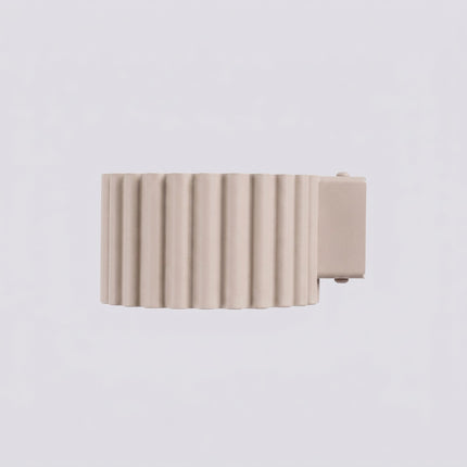 Applique Murale Aura Aluminium Cannelé Taupe (GX53), packshot de trois quarts
