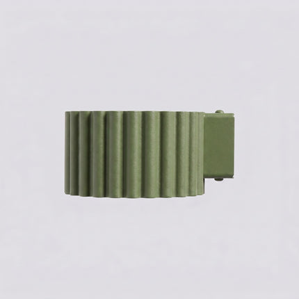 Applique murale Aura vert olive, packshot de trois quarts
