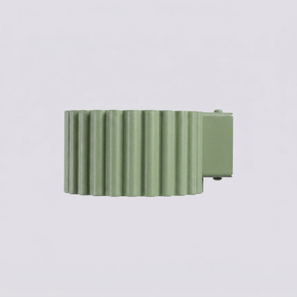 Applique murale Aura vert sauge, packshot de trois quarts