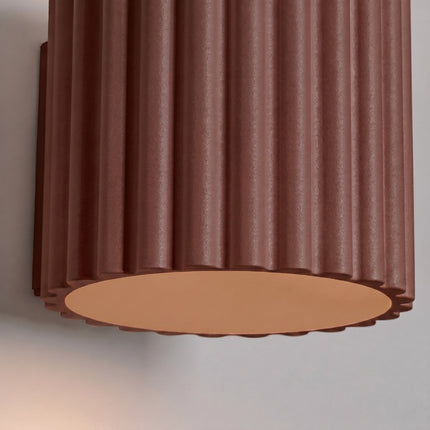 Applique murale Aura cannelée aluminium brun chocolat, vue de détail