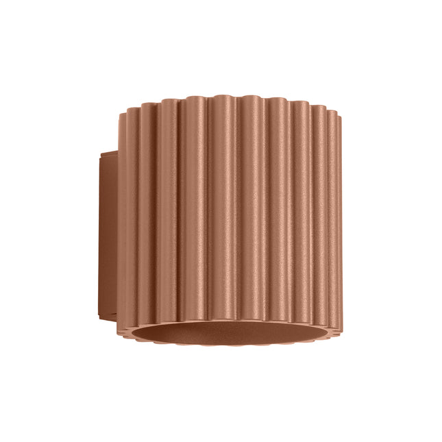 Applique murale Aura en aluminium cannelé finition Moka terracotta, packshot sur fond neutre