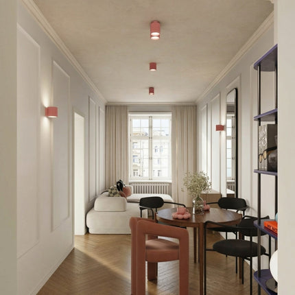 Applique murale Aura cannelée aluminium rose poudré, mise en situation