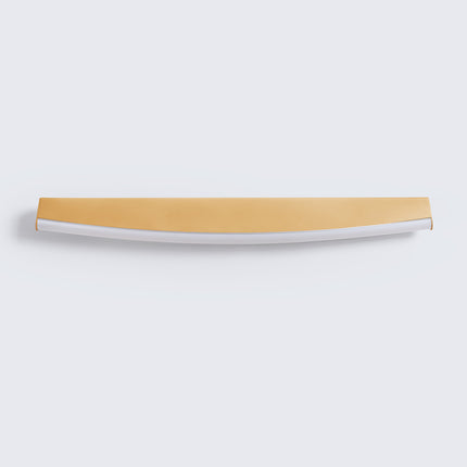 Détail de la forme incurvée et de l'embout arrondi de l'applique barre dorée
