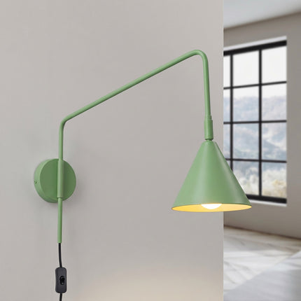 Applique murale Bergen cône à bras déporté vert sauge, lumière allumée