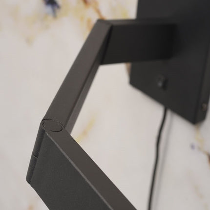 Detail de l'articulation du bras en fer noir de l'applique Biarritz