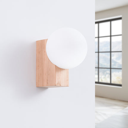 applique murale bloc de bois et globe opale, vue en situation