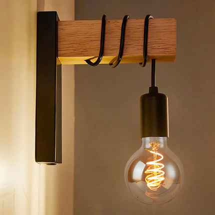 Minimalistische Industrie-Wandleuchte aus Holz