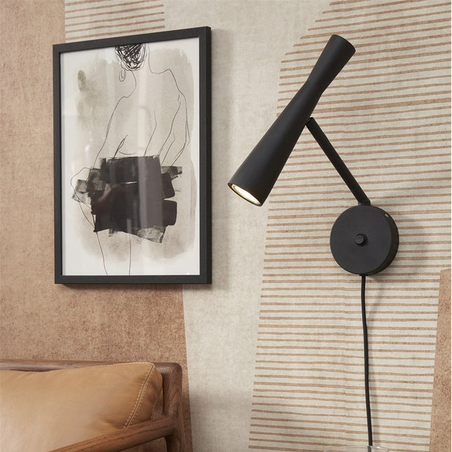 Applique murale Bordeaux noire en fer, spot orientable GU10 dans un salon