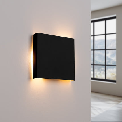 applique murale carrée éclairage haut et bas noir, lumière allumée