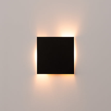 applique murale carrée éclairage haut et bas noir, packshot de trois quarts