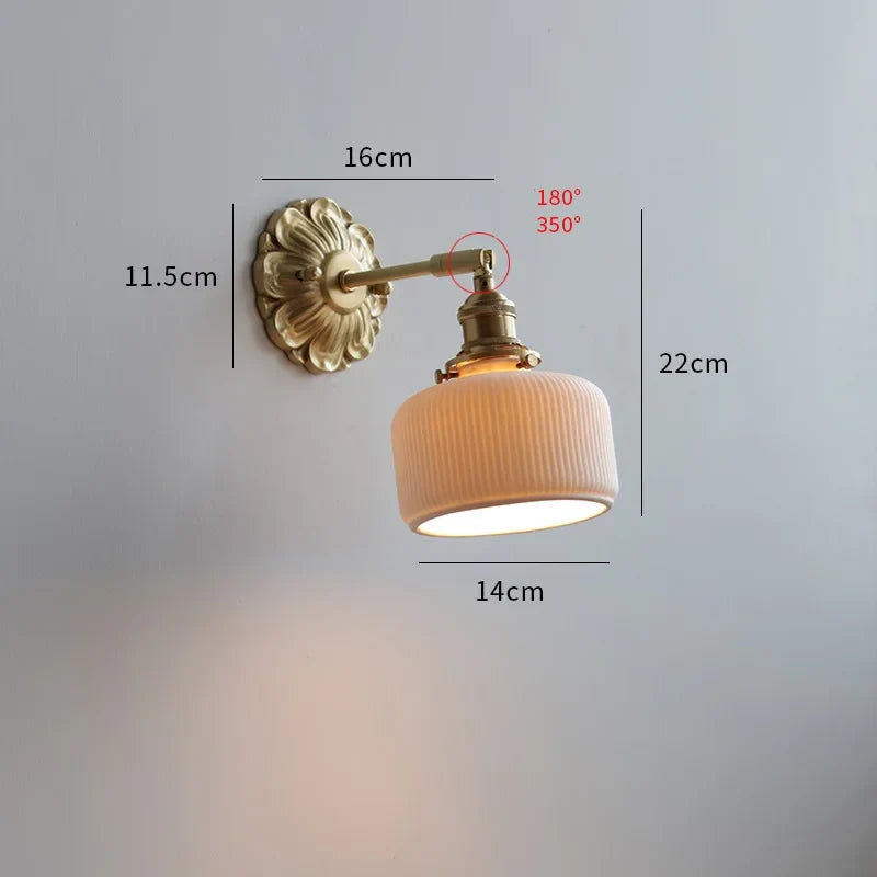 Dimensions Applique Murale Orientable en Céramique Cannelée et Laiton