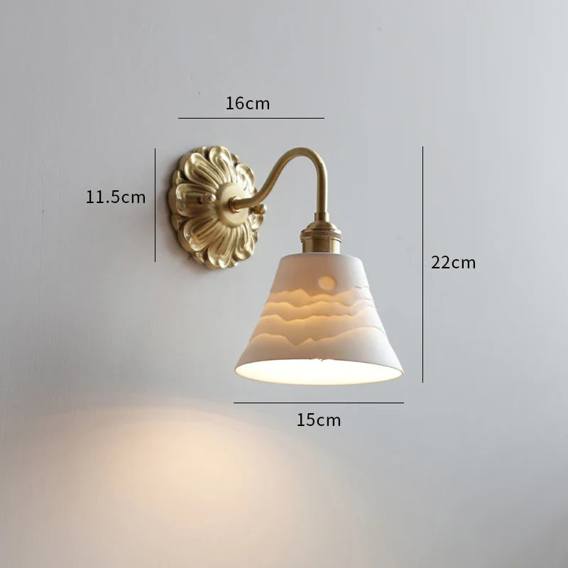 Dimensions Aplique de pared vintage con pantalla de cerámica y elegante brazo de latón