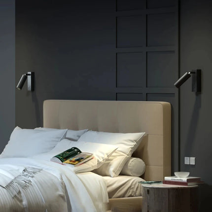 Applique murale LED orientable à 360 degrés pour un éclairage fonctionnel dans la chambre.
