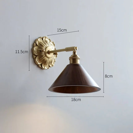 Schéma détaillé du bois foncé : distance au mur 15 cm, abat-jour 18 cm de large et 8 cm de haut