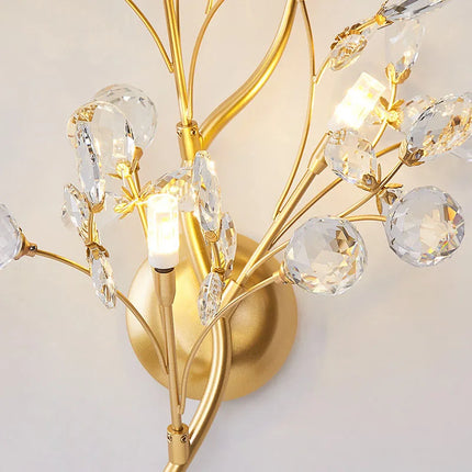 Détail des boules de cristal facetté et de la source G4 LED nichée dans les branches dorées