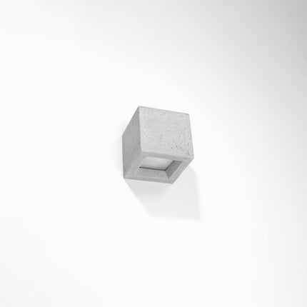 Applique Murale Cube en béton fixée au mur, éteinte